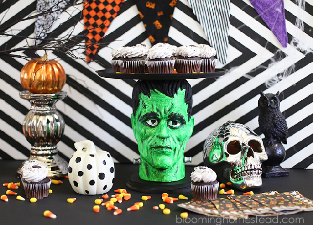 http://www.thehappyscraps.com/wp-content/uploads/2015/10/Halloween-Cake-Platter-by-Blooming-Homestead.jpg