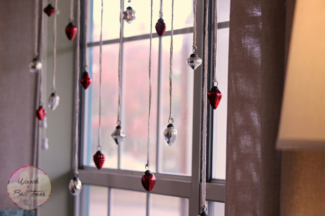 christmas-window-display-ornaments-glass-decor-ideas-festive
