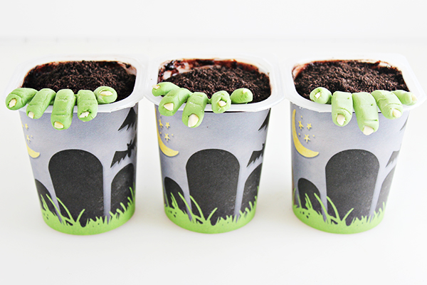 Zombie-Graveyard-Snack-Pack-Pudding-Cups-26