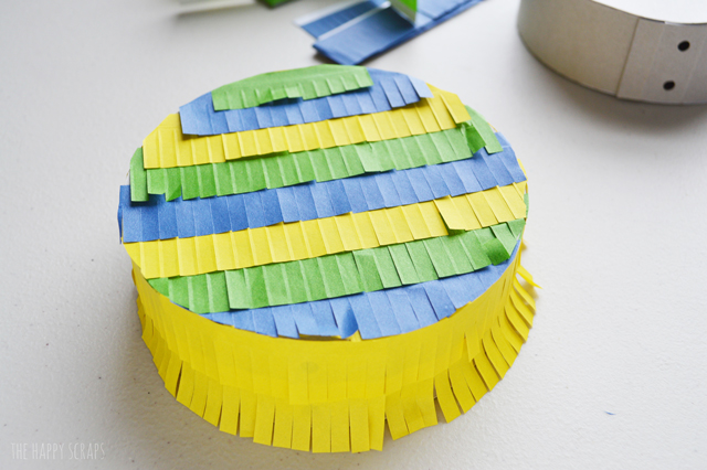 These DIY Mini Pinata's from We R Memory Keepers are so fun to put together and customize! Learn a few tips for them from @thehappyscraps.