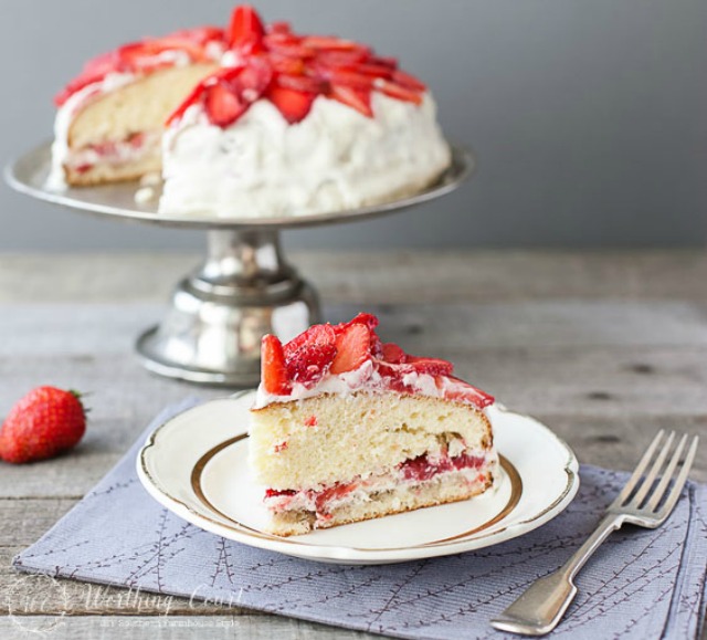 Strawberry-Cake-Recipe-With-Buttercream-Frosting-2