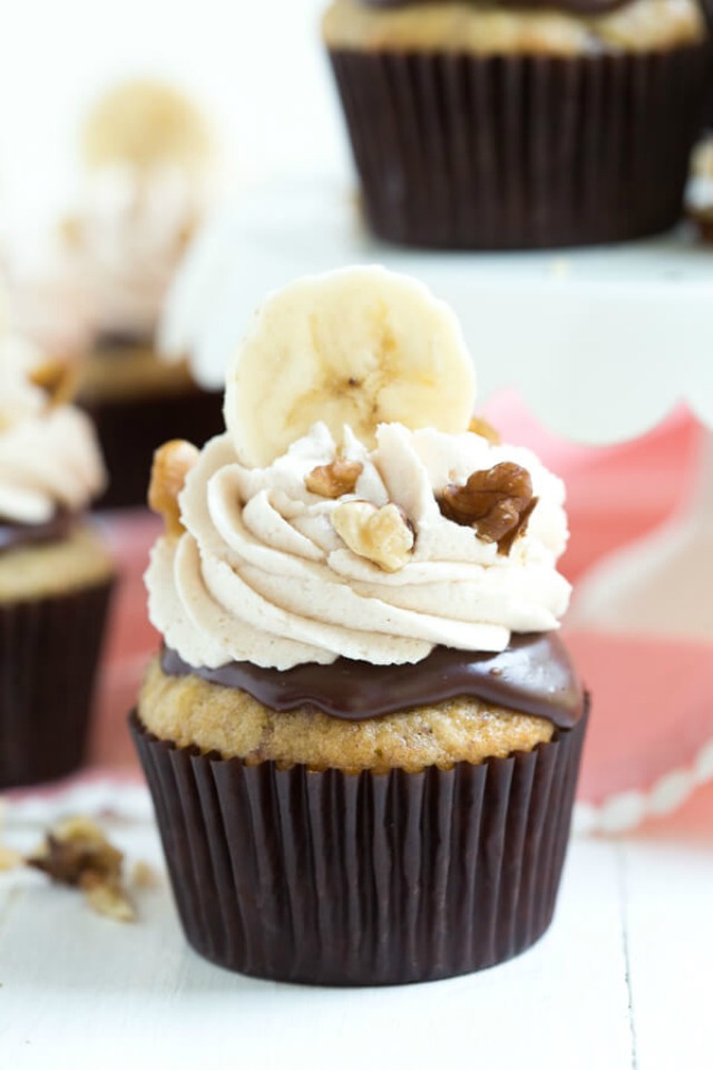 Chocolate-Banana-Nut-Cupcakes_6239