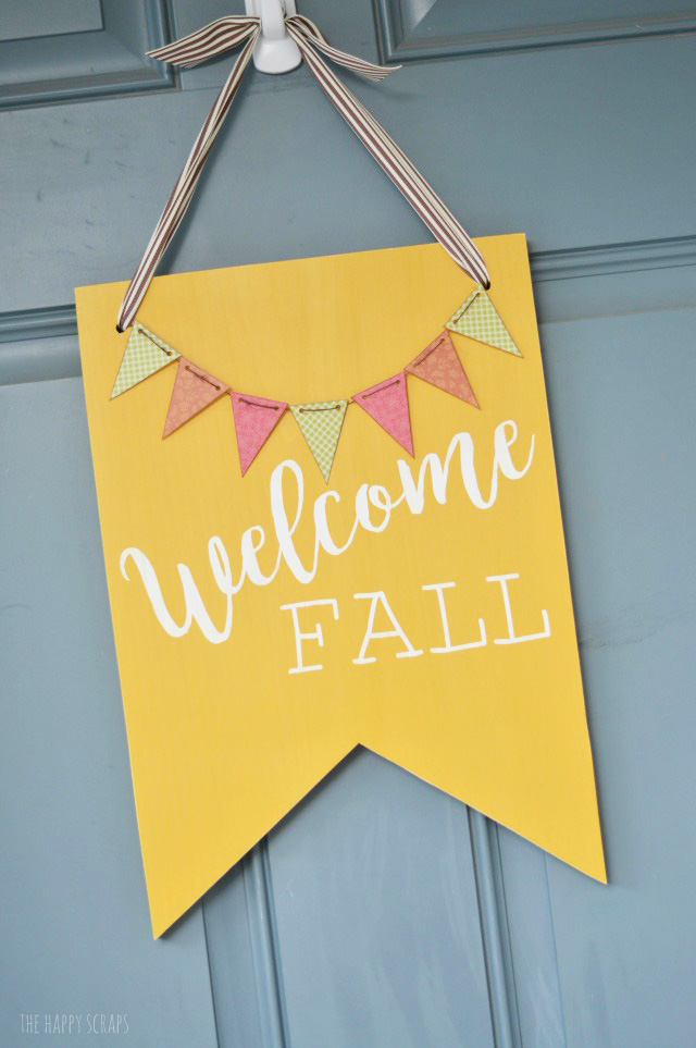Create this Welcome Fall Front Door Decor to add to your front porch decor this Fall. It's easy to make and looks great on the door too!