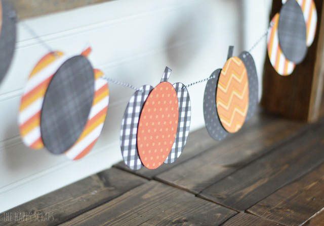 Learn how easy it is to make this Pumpkin Halloween Banner. It's a quick little project to make, but will look cute hanging up for Halloween!