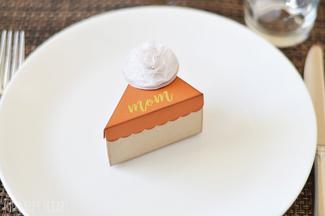 Who wouldn't love to have a Mini Pie Box with their name on it?! These are the perfect place cards to use for Thanksgiving. The details are on the blog.