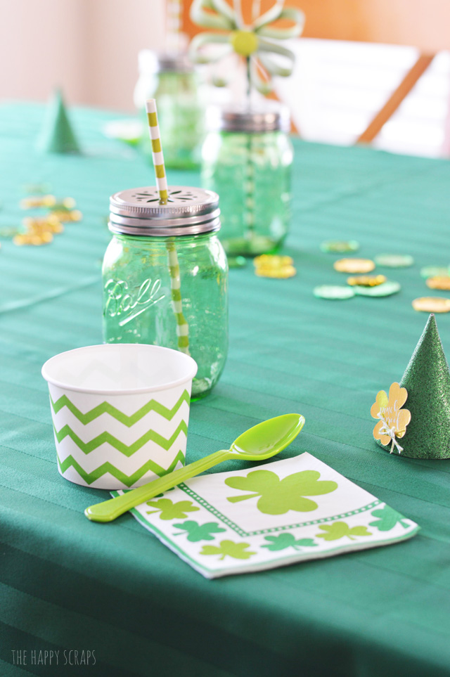 Pull out your green items, and set up that table for this Simple St. Patrick's Day Breakfast. Your family will love it! All the details are on the blog. 