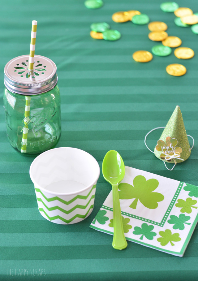 Pull out your green items, and set up that table for this Simple St. Patrick's Day Breakfast. Your family will love it! All the details are on the blog. 