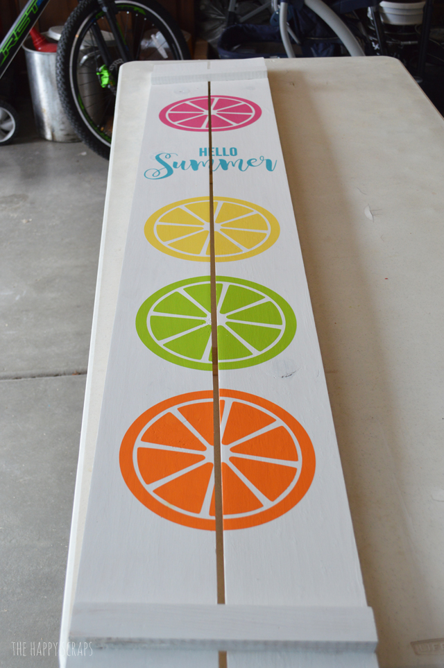 Does your porch needs a little splash of color for summer? This Hello Summer Front Porch Sign is the project for you! Get the tutorial at The Happy Scraps.