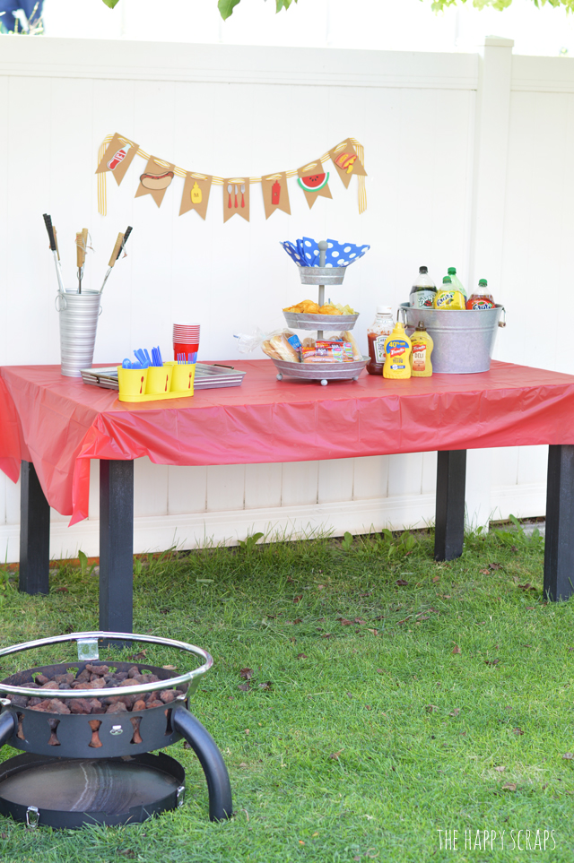 Put together a Backyard Hot Dog Roast Get Together to have a fun night with friends and neighbors + make some cute decor to go along with it. 