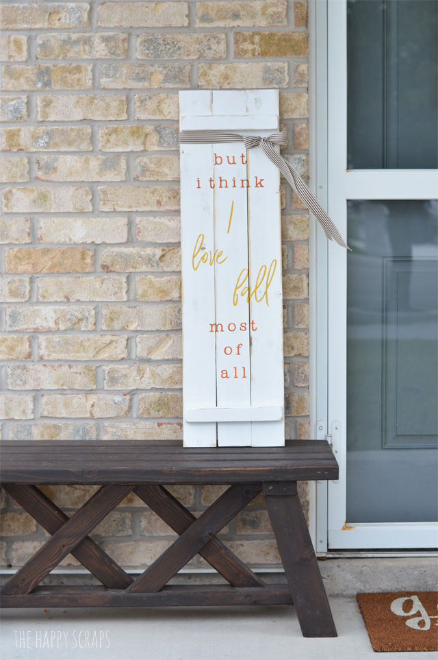 This Fall Front Porch Sign is a fun + quick project and it's sure to add some cute to your front porch this season. Get the tutorial on the blog. 