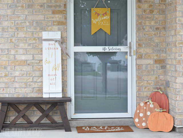 This Fall Front Porch Sign is a fun + quick project and it's sure to add some cute to your front porch this season. Get the tutorial on the blog. 