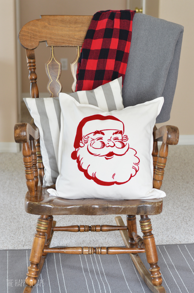 Everyone needs this Vintage Santa Claus Christmas Pillow in their home. It's pretty simple to make + it's so fun! Get the details on the blog. 