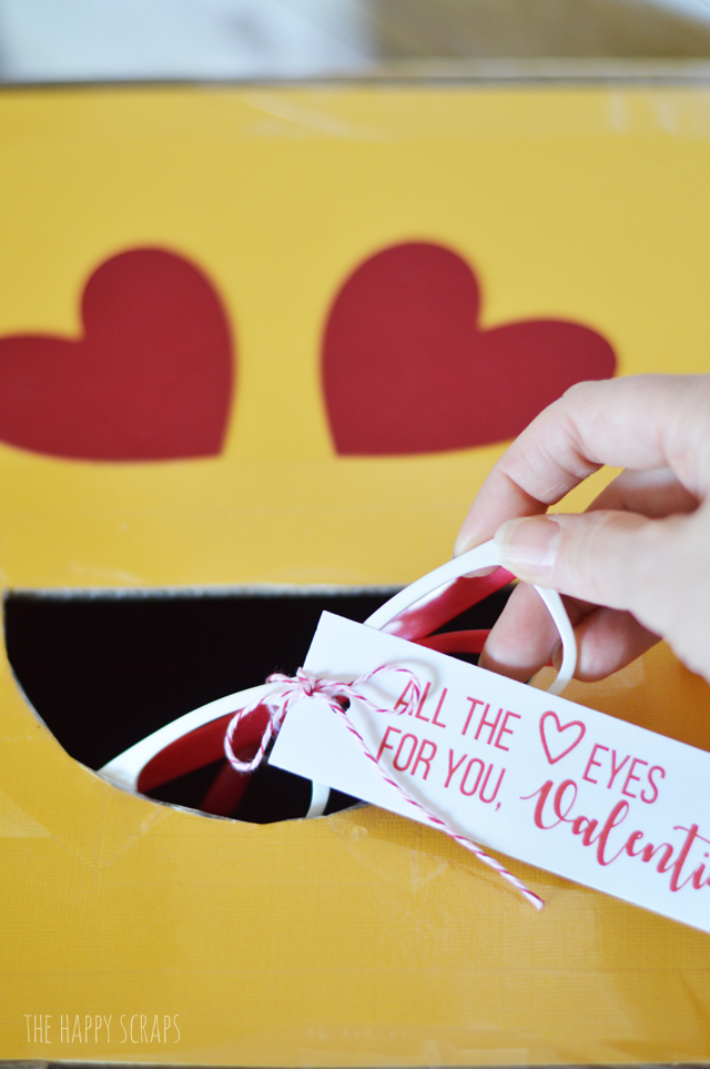 This Heart Eyes Emoji Valentine Box is the perfect box for collecting all those cute Valentine's from school. The heart eyes are perfect for Valentine's day too! 