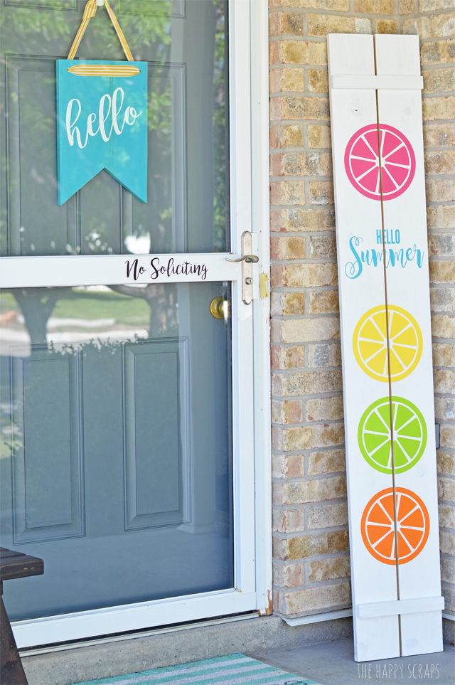 Are you ready for Summer?! While the calendar might not say it is summer yet, it sure feels like it in my home with this Colorful Citrus Summer Decor! 