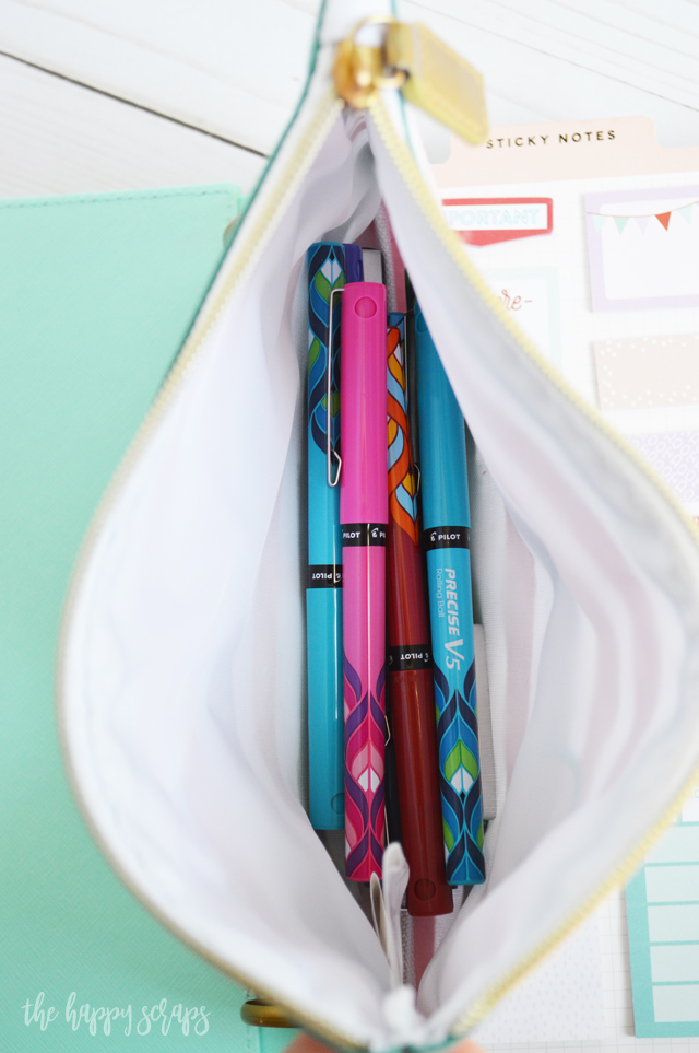 Every teacher needs the best! This Back to School Teacher Gift is just that + I'm sharing some simple tips for keeping your planner organized. 