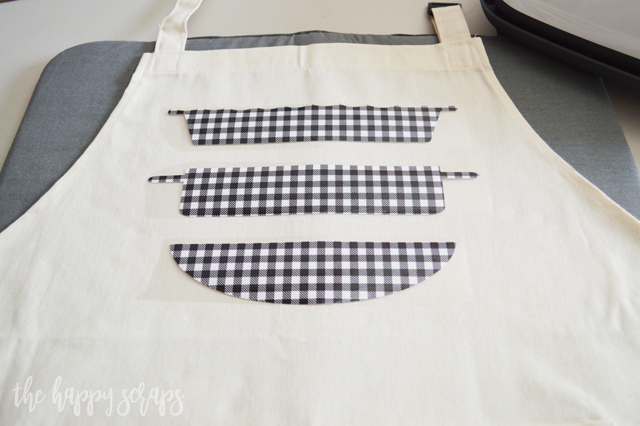 This DIY Fall Apron is a fun and simple project that you'll love wearing while cooking and baking this fall! Get the tutorial on the blog. 