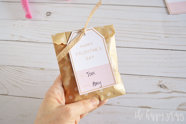These Happy Valentine's Day Gift Tags are perfect for adding to a treat bag, or a larger gift! Free Printable Tags are available on the blog. 