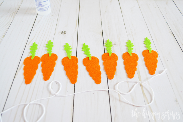 If you're looking for a quick + simple project to create for Easter, this DIY Felt Carrot Bunting is it! Grab your Cricut & you'll have this made in no time!