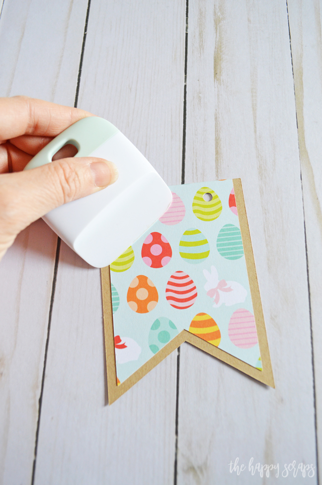 Add some pops of color to your Easter decor with this Hop Hop Hop Easter Banner. Get all the details + the simple tutorial on the blog. 