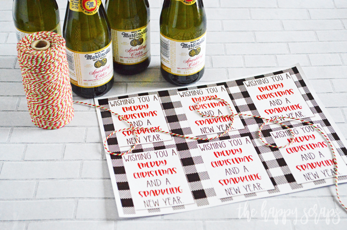 These Simple Neighbor Gift with Printable Tags are simple to put together + let your friends and neighbors know you're thinking of them this holiday season. 