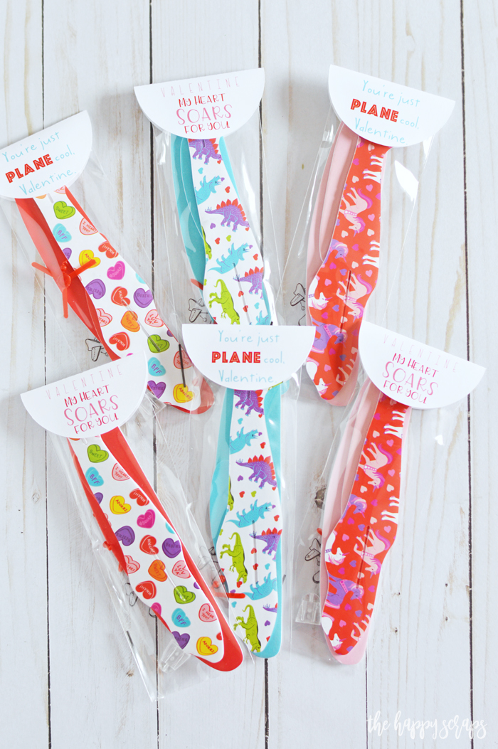These Cricut Print then Cut Airplane Valentines will be the hit of the classroom party! Get the printable cut file on the blog. 