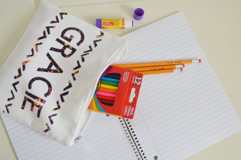 12 Back to School Projects to Make with your Cricut. Be sure to check out all these fun projects to get ready for Back to School!